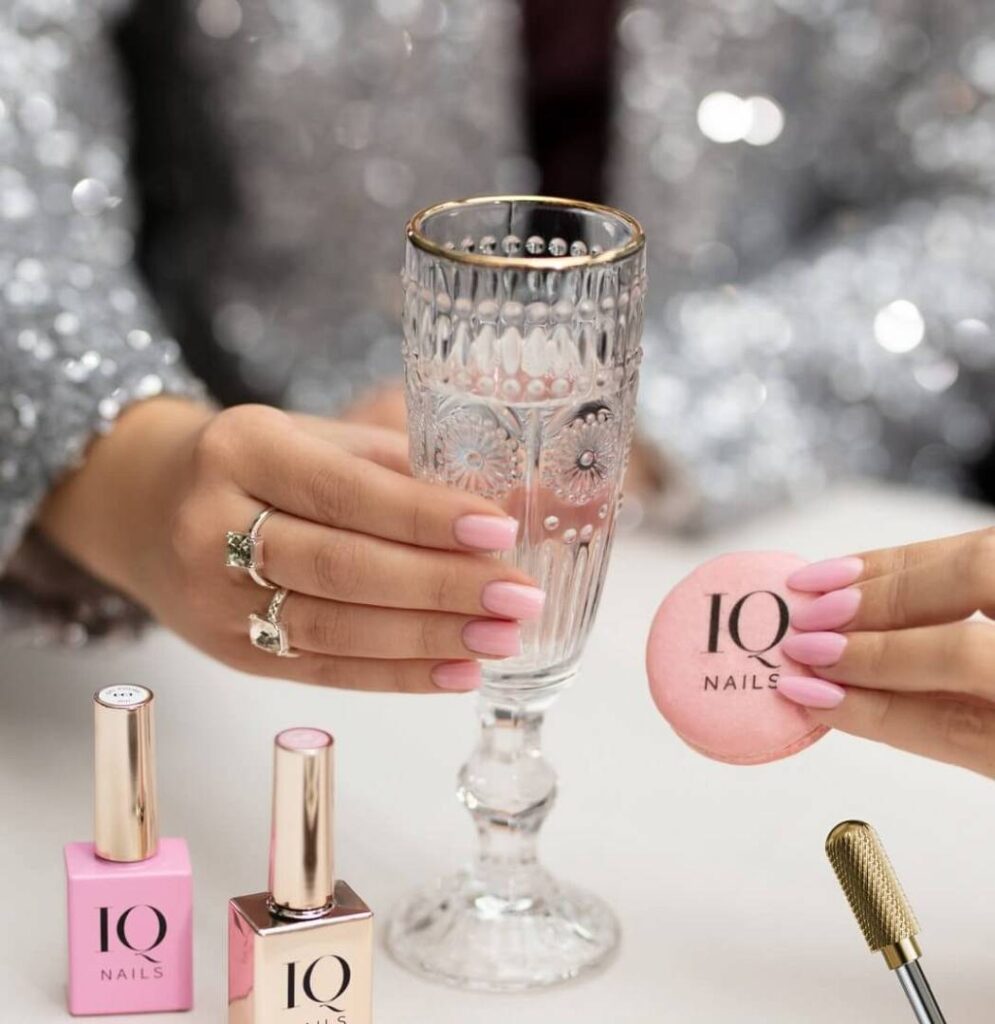 Zestaw startowy IQnails: Twoje pierwsze kroki w wiosennym świecie manicure